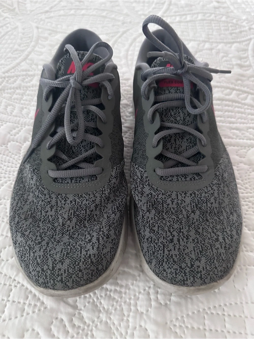 Nike men’s Gray and Pink Training Sneakers